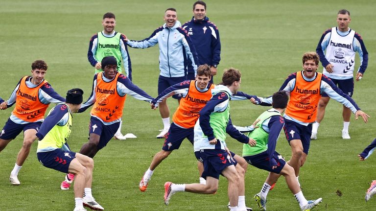 Los futbolistas del Celta, en la �ltima sesi�n de trabajo previo al partido con el Athletic.