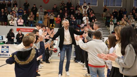 Homenaje a Gustavo And�jar con la retirada de su camiseta