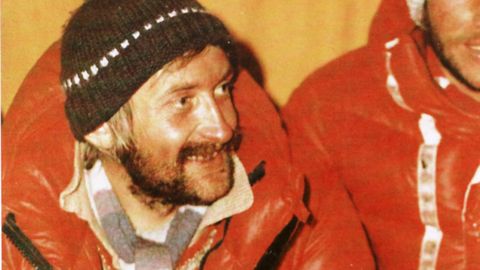 El alpinista polaco Krzystof Wielicki, en febrero de 1980, tras la primera ascensi�n invernal del Everest