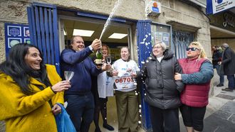 Primer premio de El Ni�o repartido en la administraci�n Tica en Mar�n