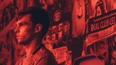 El nuevo jugador del Celta Aleix Febas, en la sala inmersiva del museo del club en Bala�dos.