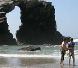 Ribadeo dice que As Catedrais, por su dimensi�n tur�stica, excede la capacidad del Ayuntamiento.