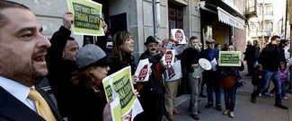 Afectados polos desafiuzamentos manif�stanse para obter a daci�n en pago