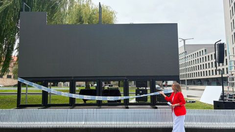 Pantalla gigante en la plaza de la Estrella en Vigo.
