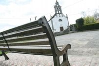 La iglesia de Porzomillos figura a nombre del Concello de Oza. 