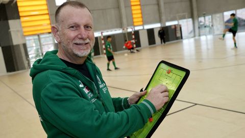 Roberto Cuello, en el pabell&oacute;n de Bembrive, su nueva casa desde el pasado verano.
