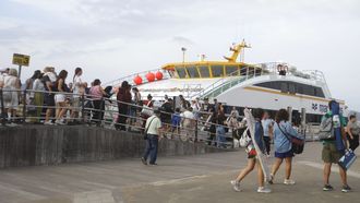 Llegada de unos visitantes desde las Islas C�es al Puerto de Vigo ayer