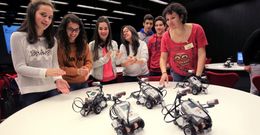 M�s de setecientos alumnos de toda Galicia har�n sus robots en la Barri� estos d�as. 