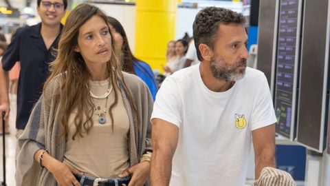 Sara Carbonero y su novio, a su llegada al aeropuerto tras su viaje a Ecuador