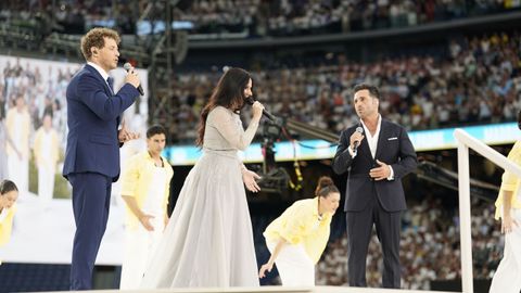 Los cantantes Daniel Diges; Diana Navarro y David Bustamante durante el encuentro del Papa Le�n XIV con la comunidad diocesana, en el Estadio Bernab�u, a 8 de junio de 2026, en Madrid (Espa�a).