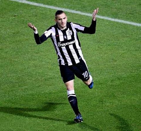 El delantero coru��s Lucas P�rez, durante un partido con el PAOK griego.