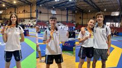 Sesar, Otero y Luc�a y Adri�n Salonova, en la sede del campeonato.