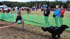 Valeria Batire Guridi forma parte del equipo nacional de mushing y consigui� en la �ltima temporada el t�tulo de campeona gallega en 10K, trail y trail running en la categor�a sub20. Corre con Alpha, un cruce de border collie y pastor belga groenendael.