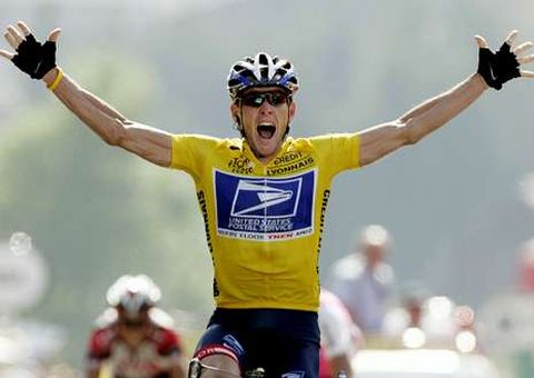 Armstrong celebra un triunfo en el Tour del 2004.