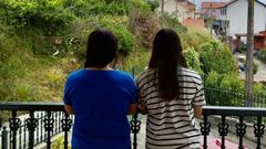 Salom� y, a la derecha, su hija Xana