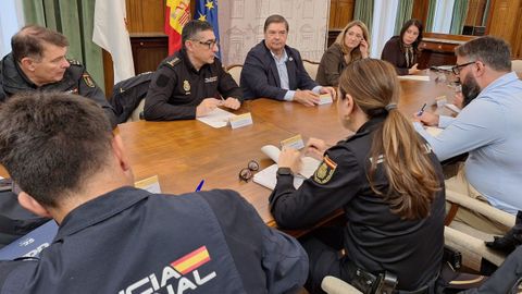 Reunión de cara al operativo de seguridad del Dépor-Cultural Leonesa, de alto riesgo según la Liga.