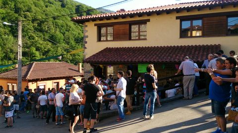 Asistentes al festival de la cerveza artesana de Tolivia.Asistentes al festival de la cerveza artesana de Tolivia