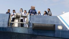 El presidente de la Xunta, Alfonso Rueda, en el barco que lo llev� hasta el entorno del pecio.