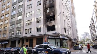 Vista del edificio afectado por el incendio en la calle Nicomedes Pastor D�az