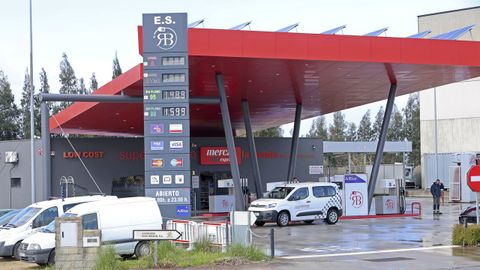 La gasolinera bajo coste del polígono de Barro, que fue la primera de estas características en abrir en la PO-531