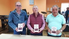 Xos� Mauel Varela, Gabriel Varela Pose (autor) e Jos� Ord��ez, presidente de Nosa Se�ora do Faro.