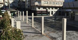 La p�rgola de la Praza do mercado volver� a colocarse sobre las columnas cuando est� reparada.