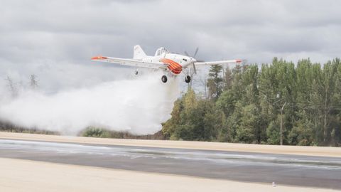 Demostracin de una de las avionetas de carga terrestre