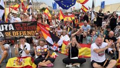 Manifestantes en defensa de los derechos de los habitantes de Ceuta, el pasado domingo.
