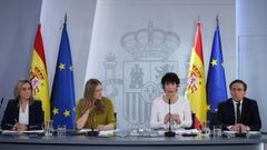La ministra de Educaci�n, Milagros Tol�n, la vicepresidenta tercera y ministra de Transici�n Ecol�gica y Reto Demogr�fico, Sara Aagesen, la ministra de Inclusi�n, Seguridad Social y Migraciones, Elma Saiz, y el ministro de Exteriores, Jos� Manuel Albares, durante la rueda de prensa posterior al Consejo de Ministros.