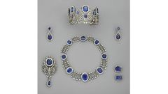 Juego formado por una diadema de la reina María Amelia y de la reina Hortensia, un collar del conjunto de zafiro de las mismas reinas y un pendiente de ese mismo conjunto