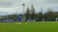 Jos Mascars dando rdenes a los jugadores del Oviedo en El Requexn