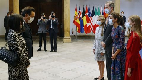 Los reyes Felipe VI y Letizia y su hijas la princesa Leonor y la infanta Sofa reciben a Andrea Morricone, hijo del fallecido compositor Ennio Morricone, quien fue galardonado a ttulo pstumo con el Premio Princesa de Asturias de las Artes junto al compositor John Williams