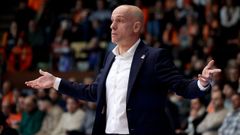 Carles Marco gesticula durante un partido del Leyma Coru�a en el Coliseum.