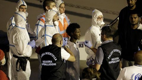Inmigrantes del �Dicoti� desembarcan en Catania