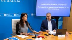 La conselleira, con el secretario xeral de Vivenda e Urbanismo, Heriberto Garc�a Porto, durante su comparecencia en Santiago