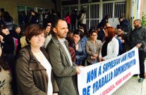El profesorado de Carril volvi� a concentrarse ante el centro. 