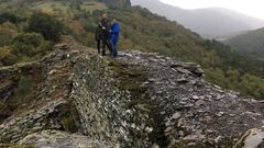 Una muralla del castro de Vilar despu�s del �ltimo desbroce que se llev� a cabo en el asentamiento, en el 2017