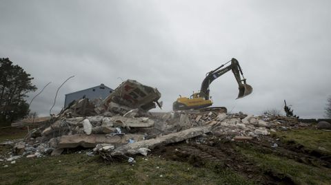 Fotografa de archivo del derribo de una construccin ilegal ordenado por la Aplu