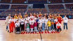 Foto del Baloncesto Alarde junto a la Selecci�n Espa�ola de Baloncesto en Oviedo