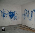 <span lang= es-es >Pintadas</span>. Los asaltantes realizaron pintadas o gravaron insultos en las paredes.
