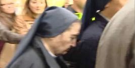 Increpan a Sor María a la salida de los juzgados