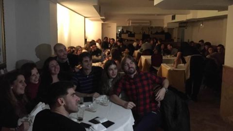 Jóvenes gallegos que residen en Londres participan en una velada en el Centro Galego de la capital
