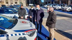 El alcalde de Le�n Jos� Antonio D�ez, el jefe de la Polic�a Local Miguel Llorente junto  al presidente de Autosa Jos� Luis Fern�ndez y el director comercial Jos� Luis Fern�ndez D�az.