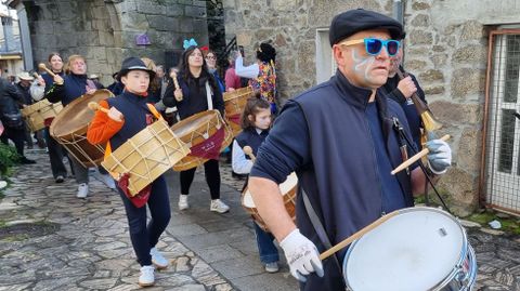 Ourense demuestra que es tierra de entroido.Fuli�n de Sobrado de Trives en Manzaneda.