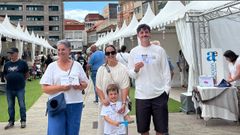 Lourdes, Marta y Gonzalo fueron los ganadores de los vales de 50 euros del sorteo de Viamare en Ribeira