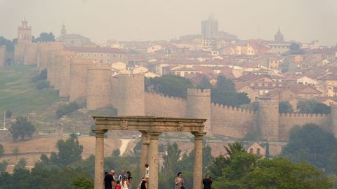 Vista general de �vila y su mala calidad del aire por los incendios
