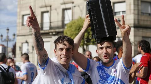 �Celebraste el ascenso de la UD Ourense?.La fiesta comenz� en Meis y se traslad� a la fuente de Concepci�n Arenal