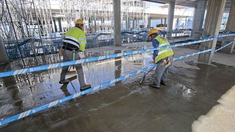 EL PRESIDENTE DE LA XUNTA ALFONSO RUEDA Y EL ALCALDE DE PONTEVEDRA MIGUEL ANXO FERNANDEZ LORES VISITAN LAS OBRAS DEL HOSPITAL GRAN MONTECELO
