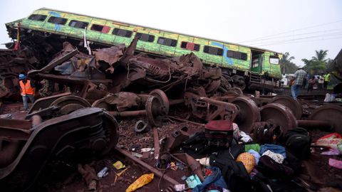 Im�genes del grave accidente ferroviario ocurrido en la India
