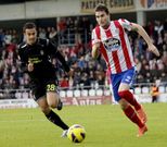 V�ctor Marco avanza con el cuero en el choque disputado contra Las Palmas en el �ngel Carro.